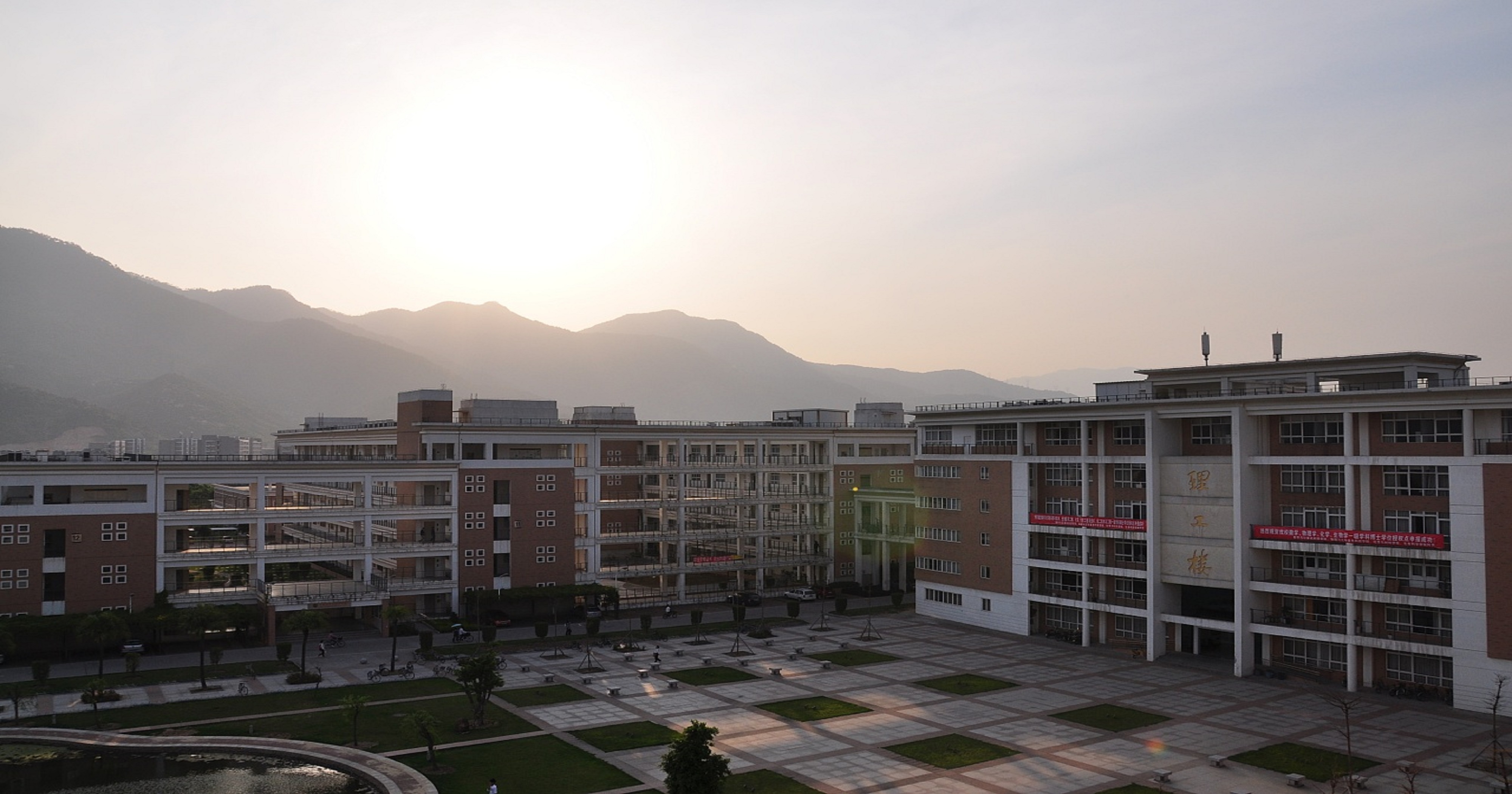 福建师范大学毕业证(福建师范大学毕业证书封面)